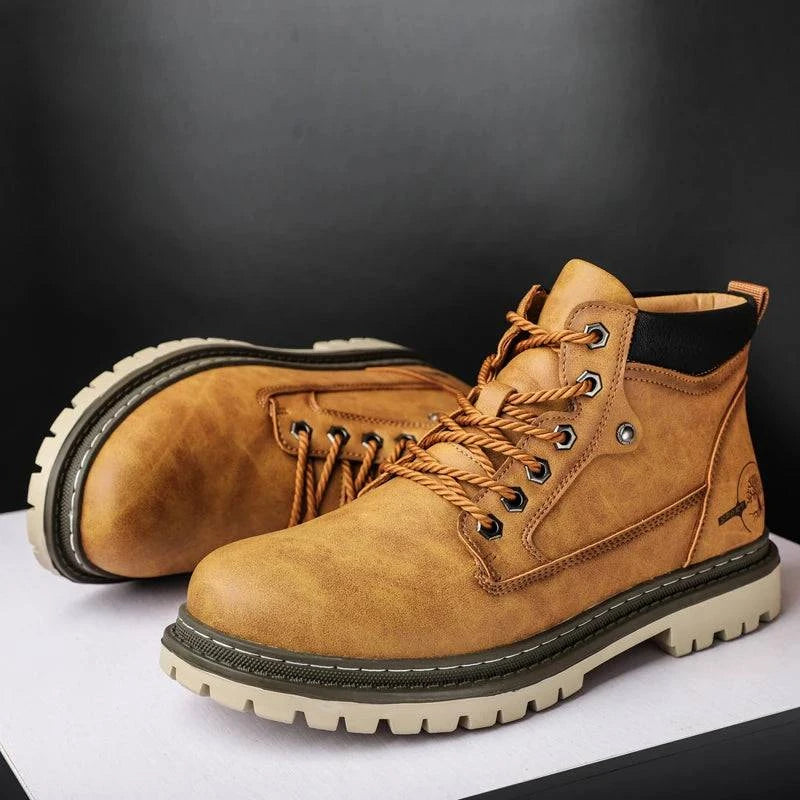 Urban casual high-top men's boots by Craftklart, showing black leather boots with laces and rugged sole.