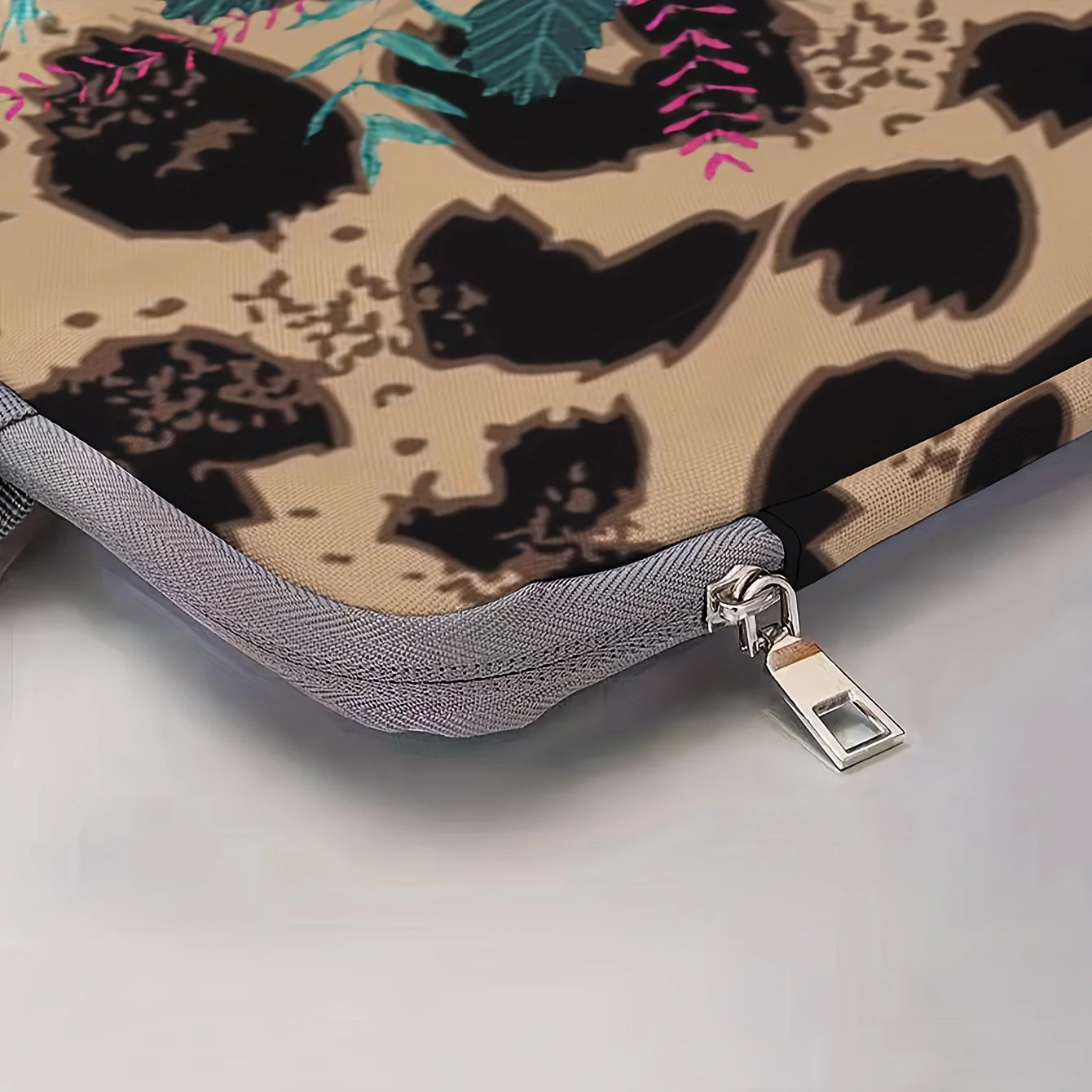 Tiger Patterned Laptop Bag suitable for 14 inch laptops - Premium Laptop Bag from Craftklart Dropship - Just $6.40! Shop now at Craftklart.store