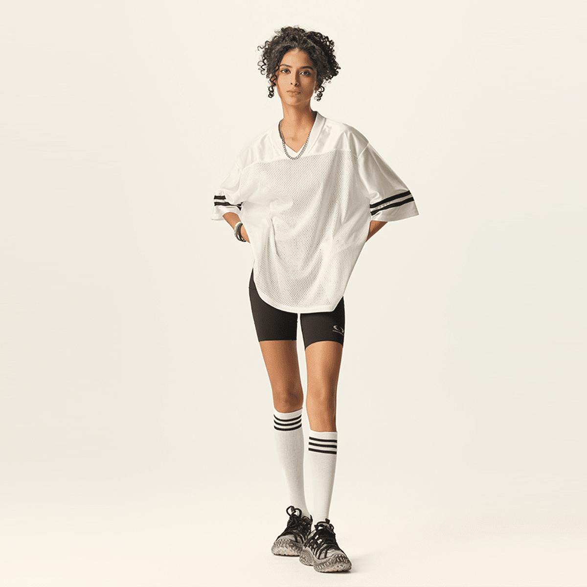 Black contrast cut-out V-neck T-shirt with oversized fit from Urban Fashion & Streetwear, made of 240GSM fabric, casual style.