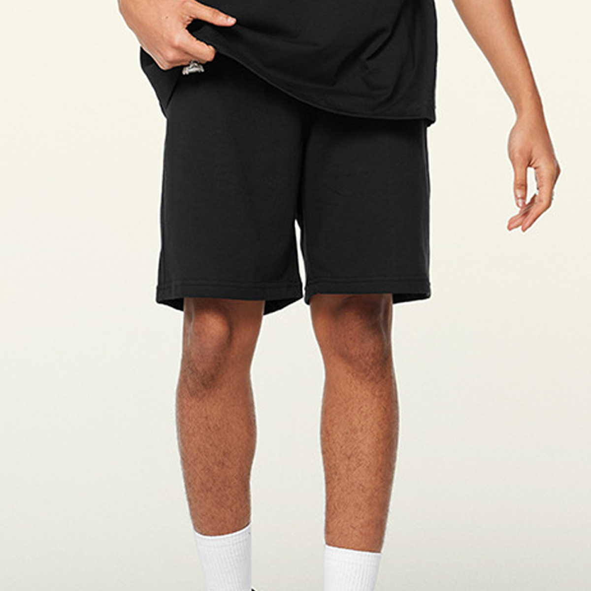 Craftklart heavyweight sweat shorts made of 280GSM fabric, featuring a comfortable fit and casual style.