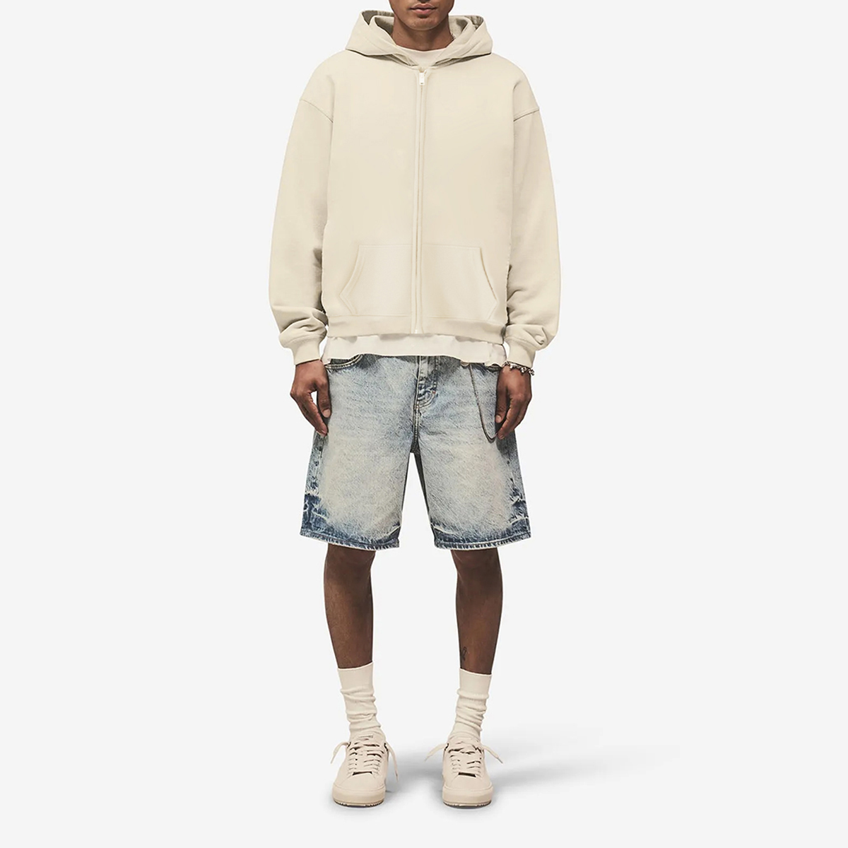 Unisex oversized cropped zip-up hoodie in heavyweight 460GSM fabric, featuring a front zipper and casual streetwear style.