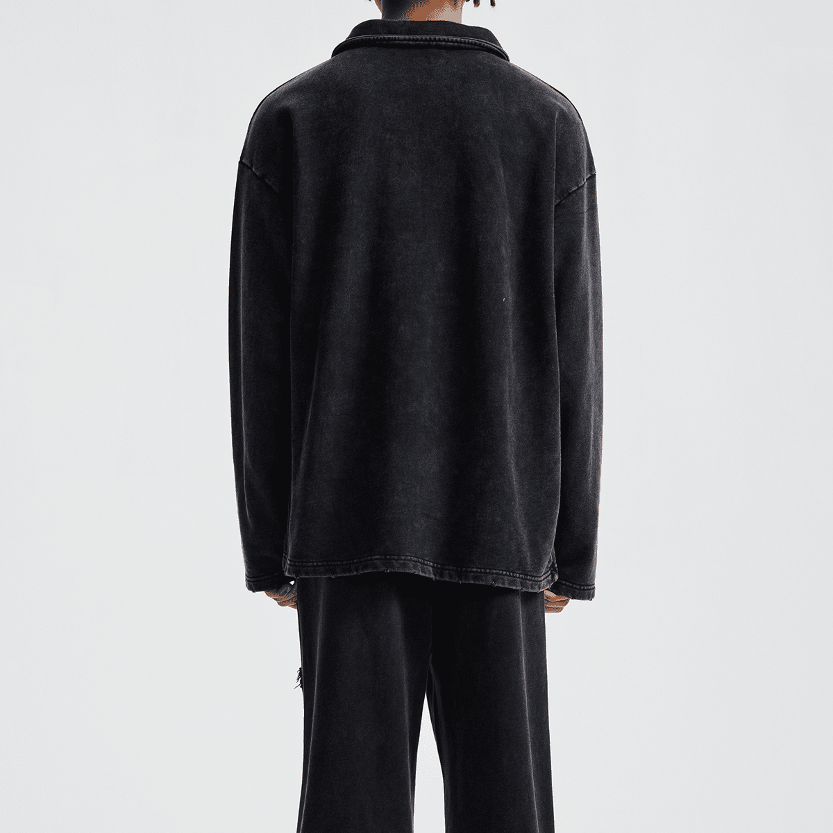 Urban Fashion & Streetwear heavyweight oversized long-sleeve shirt with a collar, featuring a relaxed fit and long sleeves.