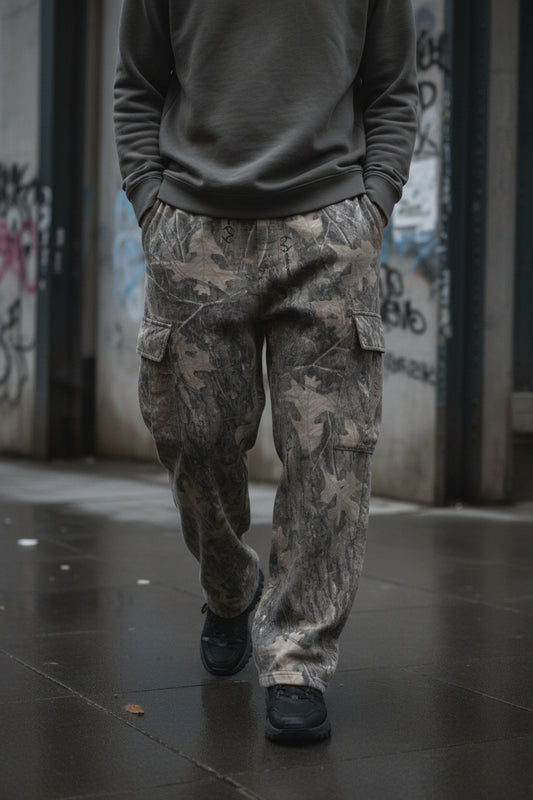 Craftklart men's camo baggy sweatpants featuring a relaxed fit and streetwear style with camouflage pattern.