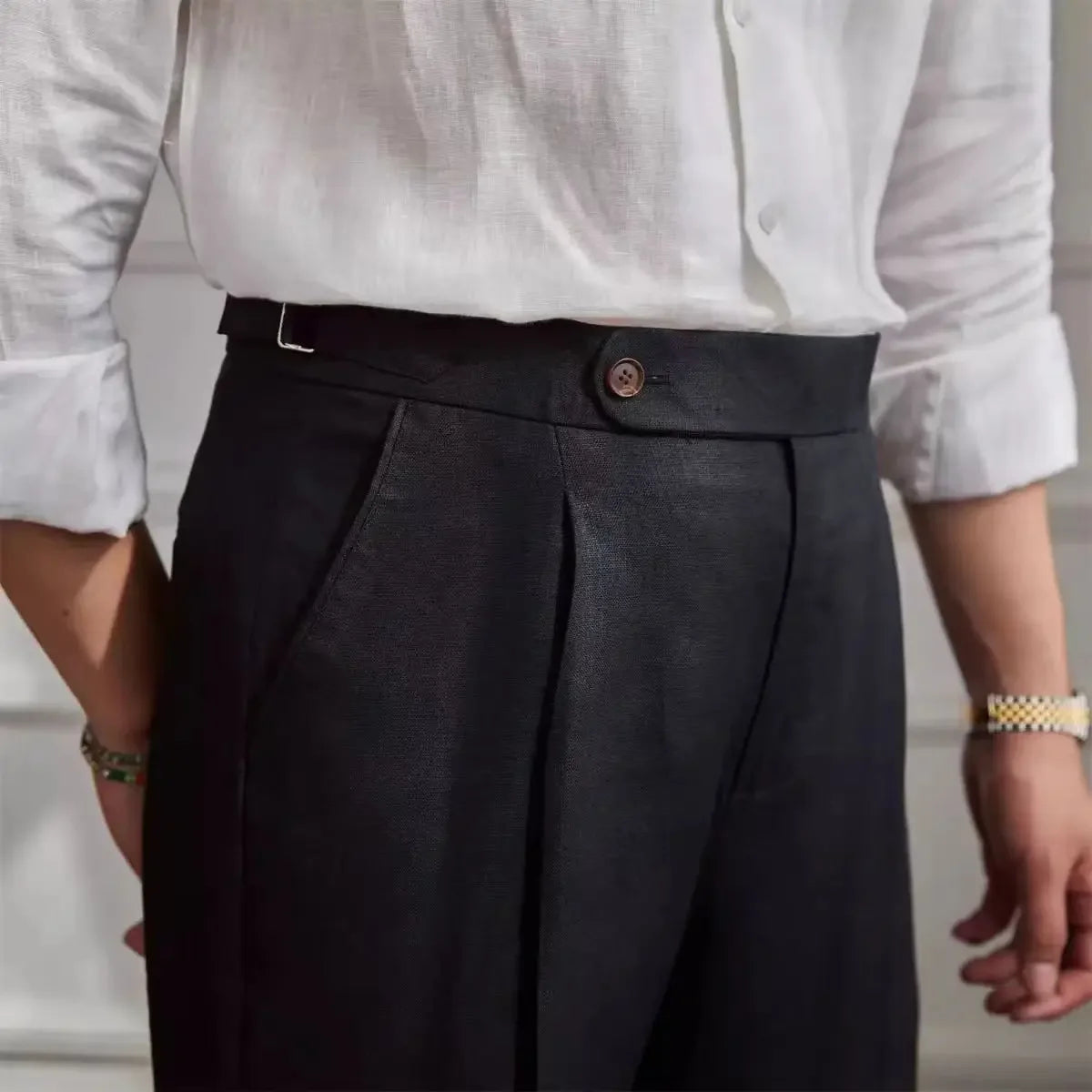 Light beige linen trousers from Craftklart, featuring a relaxed fit and classic straight-leg design for urban streetwear style.