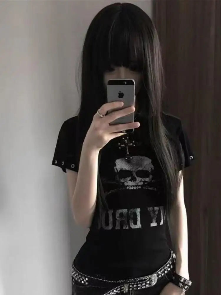 Black women's Gothic skull print Y2K graphic T-shirt with slim fit design from Craftklart Dropship.