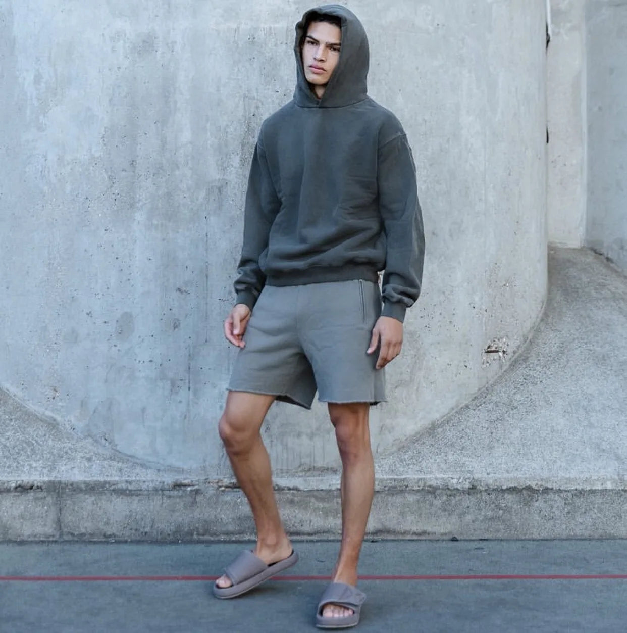 Craftklart men's cotton drawstring shorts with a loose fit, perfect for streetwear, shown in a casual front view.