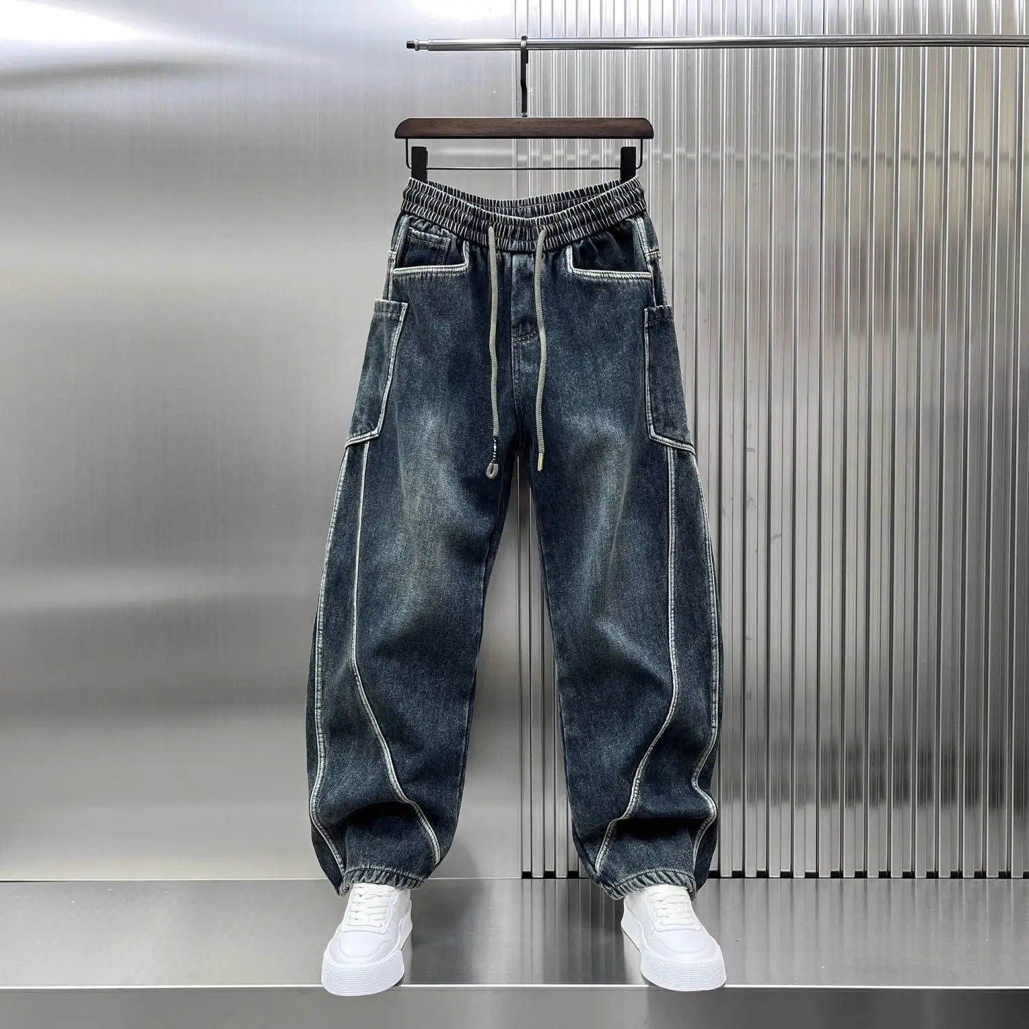 Craftklart men's wide-leg denim jeans with elastic waist, streetwear style, showcasing relaxed fit and classic blue denim fabric.