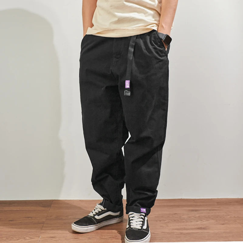 Gray men's cargo pants with a baggy tapered fit, made of cotton, featuring streetwear style and multiple pockets.