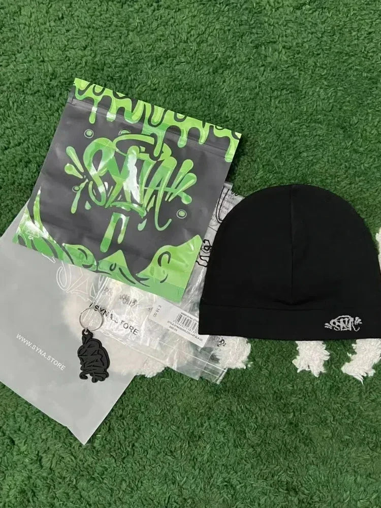 Black Fabric Sy-na styled beanie hat by Craftklart Dropship, featuring a snug, stretchy knit design perfect for cold weather.