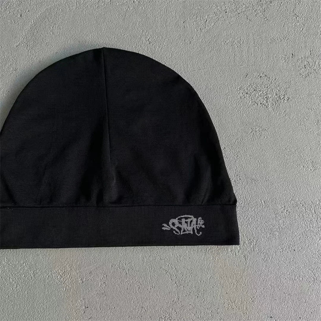 Black Fabric Sy-na styled beanie hat by Craftklart Dropship, shown on a mannequin, featuring a snug fit and soft knit texture.