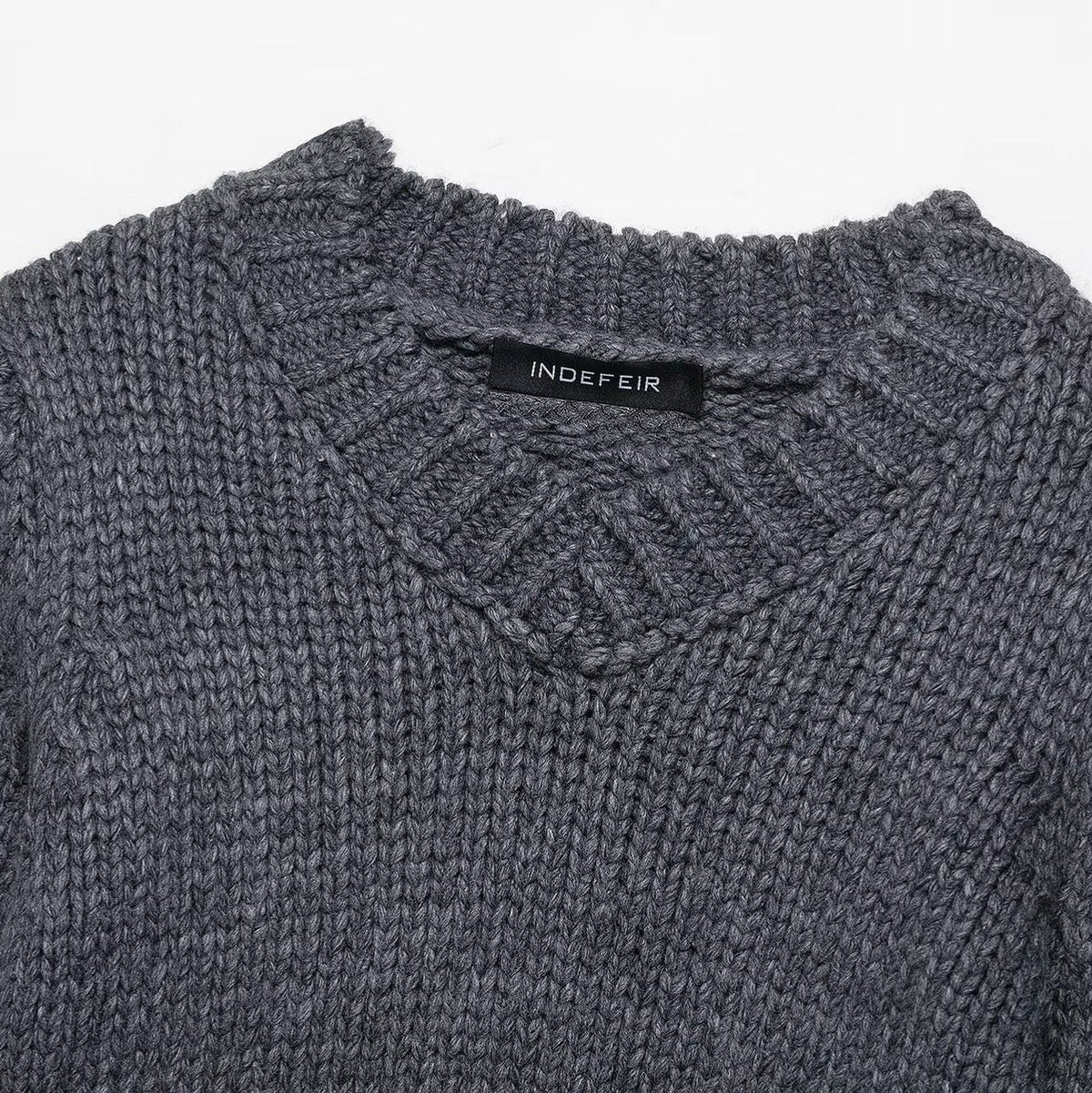 Urban Fashion & Streetwear | Craftklart gray V-neck knit sweater with chunky texture and ribbed collar detail
