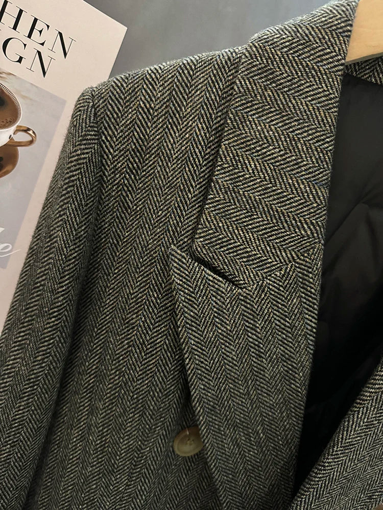 Urban Fashion & Streetwear | Craftklart vintage-style herringbone blazer with a notched collar and double-breasted fit.