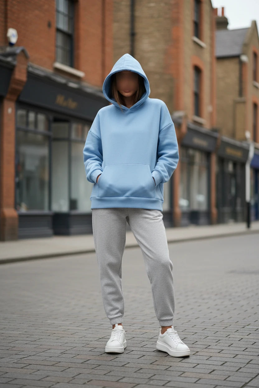 Black oversized hoodie sweatshirt from Urban Fashion & Streetwear, featuring a relaxed fit and spring 2026 unisex women’s design.