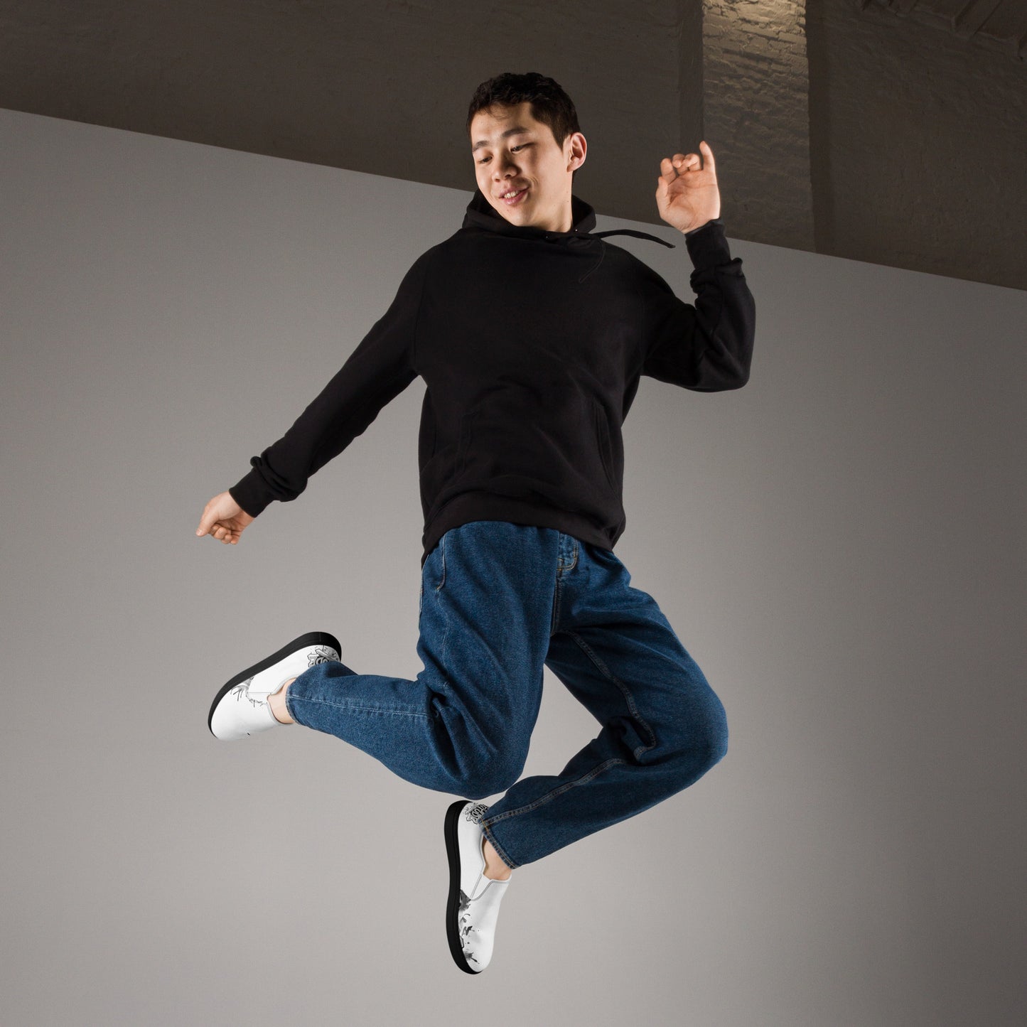 Men’s white slip-on canvas shoes by Urban Fashion & Streetwear, featuring a sleek design and comfortable fit.