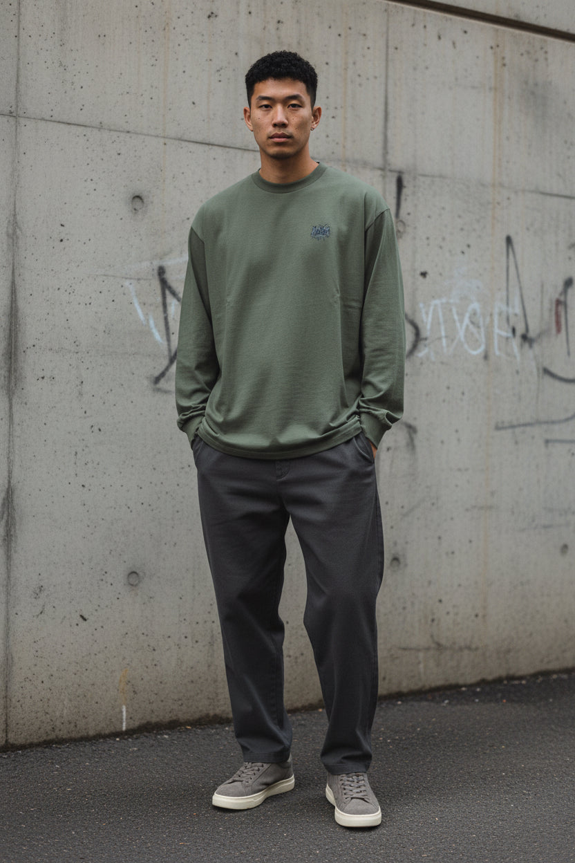 Black heavy-weight long sleeve sweatshirt from Urban Fashion & Streetwear by Craftklart, featuring a casual, stylish fit.